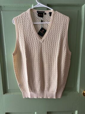 BOBBY JONES Men’s Cable Knit Sleeveless Golf Sweater pale yellow